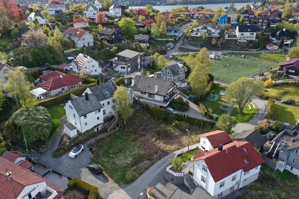 Østre Hopsvegen 30 A–B — Tomannsbolig · 2 × 135 m² · Paradis