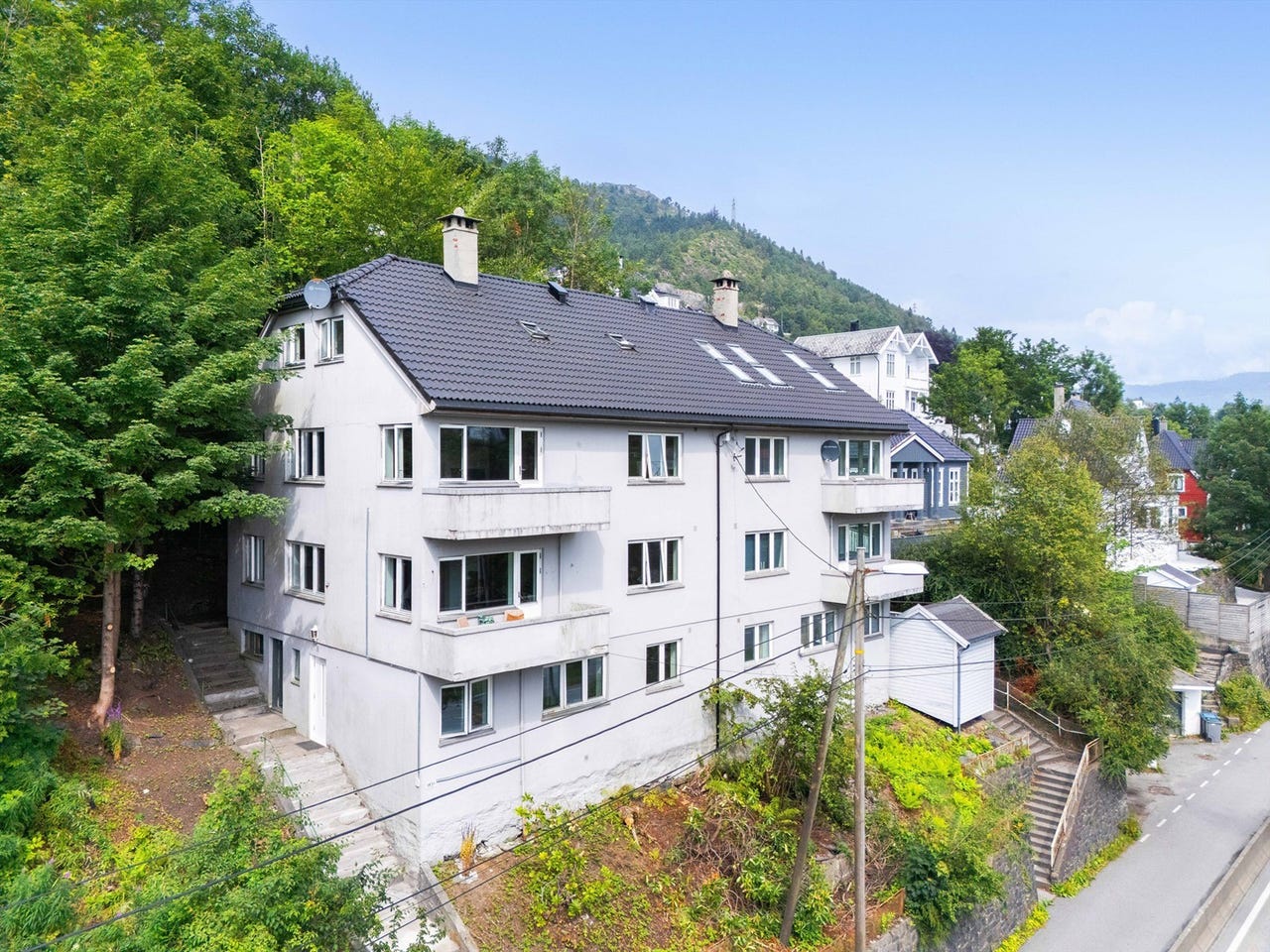 Fjøsangervegen 183A — Flermannsbolig · 3 boenheter · Fjøsanger